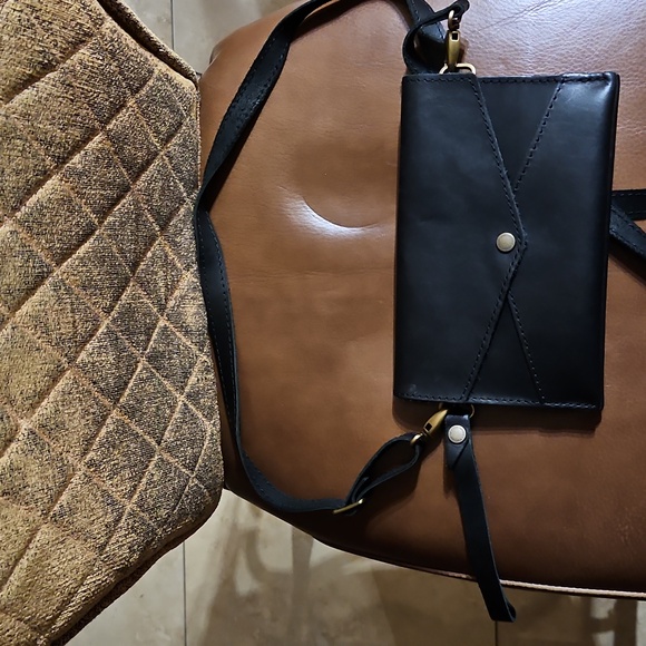 Portland Leather Goods Almost Perfect Envelope Convertible Crossbody Bag Black - Picture 3 of 5